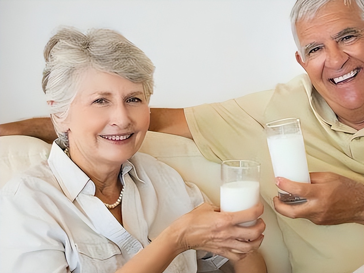 乳糖不耐受饮食指南_牛奶不适合人群_喝牛奶是什么意思