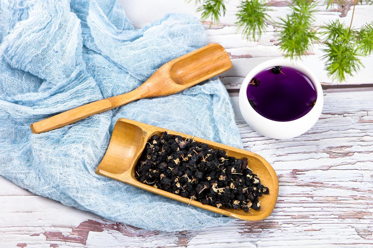 黑枸杞花青素之王功效吃法注意事项_黑枸杞抗衰老淡纹亮肤增强记忆护脑安神提高免疫力_长期喝黑枸杞皮肤好得不得了