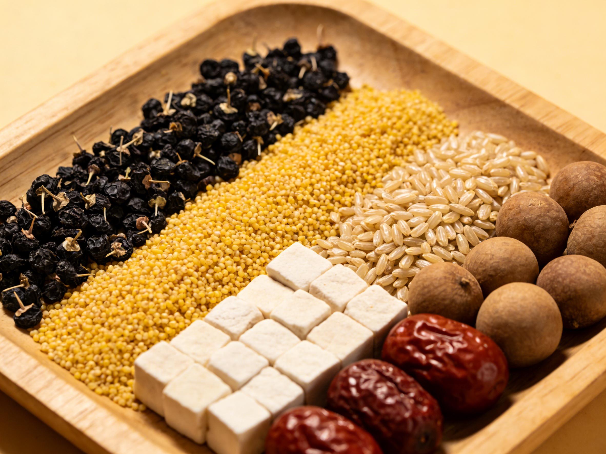 长期喝黑枸杞皮肤好得不得了_黑枸杞抗衰老淡纹亮肤增强记忆护脑安神提高免疫力_黑枸杞花青素之王功效吃法注意事项