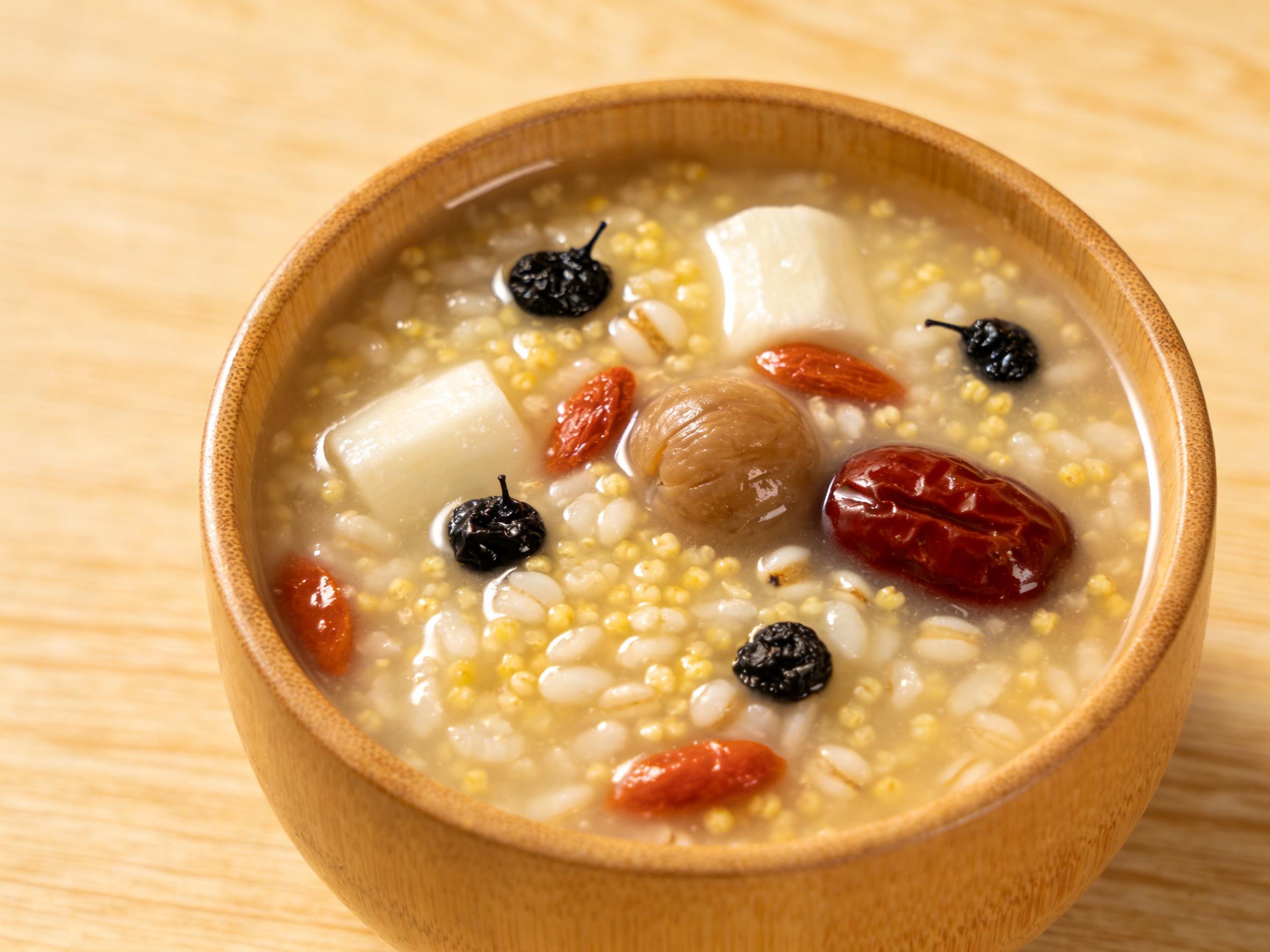 黑枸杞花青素之王功效吃法注意事项_黑枸杞抗衰老淡纹亮肤增强记忆护脑安神提高免疫力_长期喝黑枸杞皮肤好得不得了