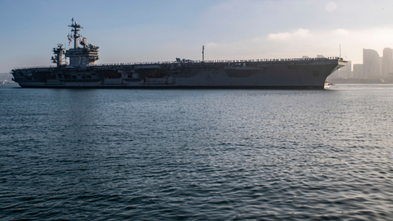 中国军舰包围美航母_中国海军舰艇尾随美国航母_美国林肯号航母返回美国
