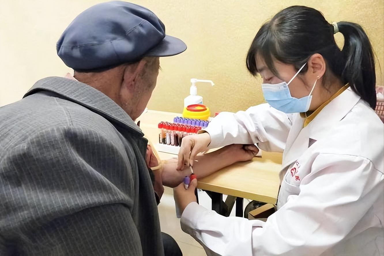 有哪些是含钙的食物_中老年人补钙吃什么好_牛奶酸奶豆腐芝麻酱