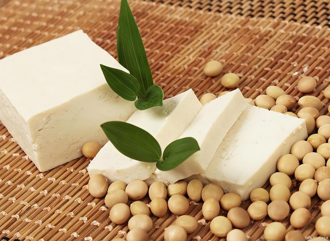 有哪些是含钙的食物_绿叶蔬菜补钙优势_高钙食物与骨骼健康