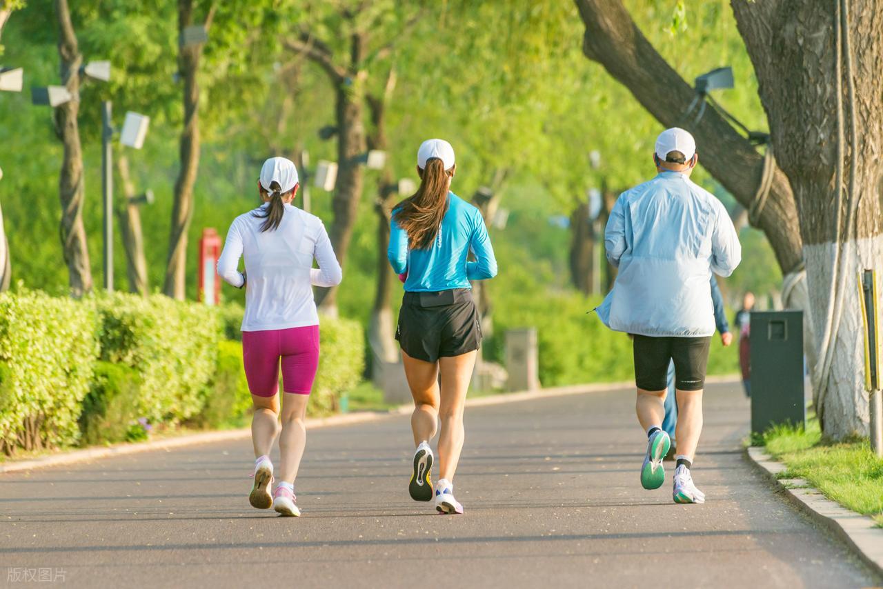补钙食物选择 牛奶之外的高吸收钙源 芝麻酱小鱼干豆腐_有哪些是含钙的食物