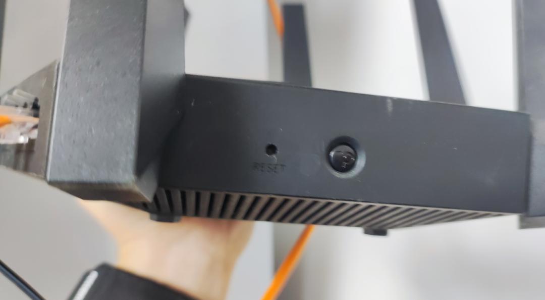 路由器重置忘记密码怎么办_中国电信OEMTPlink路由器设置_无线路由器reset键在哪