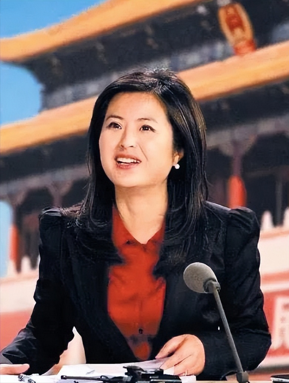 张泉灵主持生涯发展历程_张泉灵北大毕业典礼演讲_张泉灵央视辞职转型创投圈