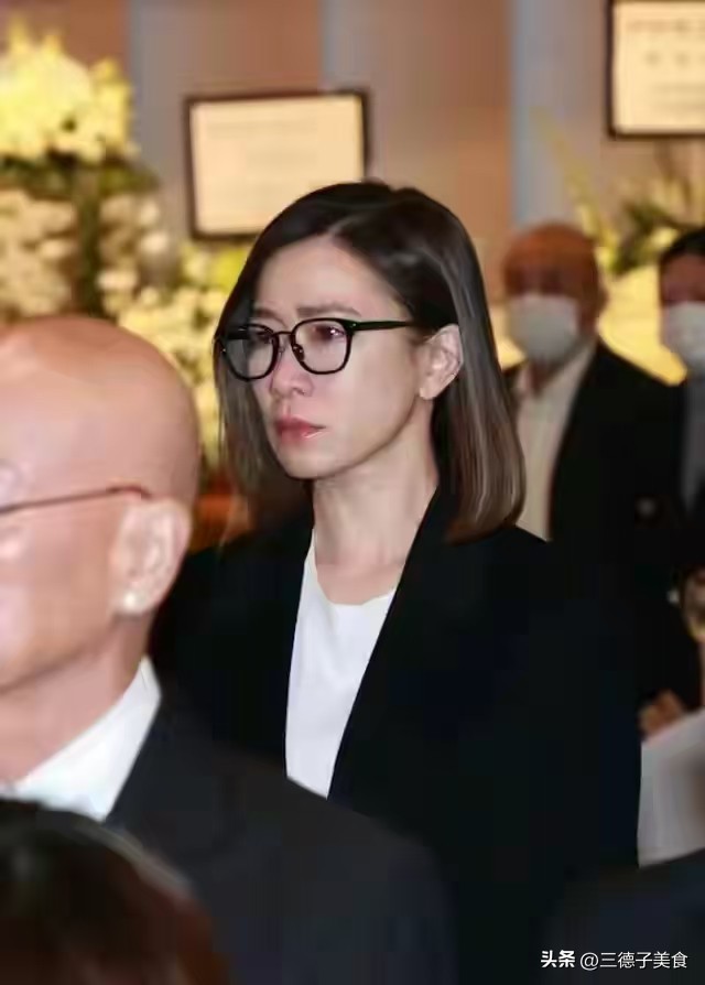 张泉灵北大毕业典礼演讲_中年人焦虑生死_张泉灵分享生死经历