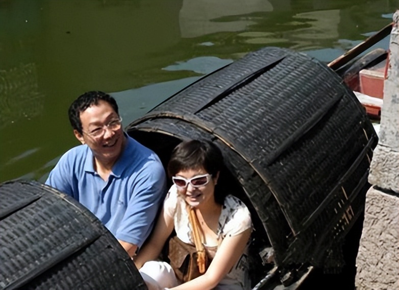 张泉灵北大毕业典礼演讲_央视记者张泉灵_北大才女张泉灵