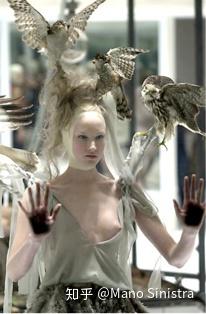 亚历山大麦昆品牌内涵_亚历山大麦昆设计理念_亚历山大.麦昆