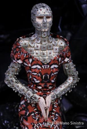 亚历山大麦昆设计理念_亚历山大麦昆品牌内涵_亚历山大.麦昆