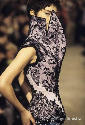 亚历山大麦昆品牌内涵_亚历山大.麦昆_亚历山大麦昆设计理念