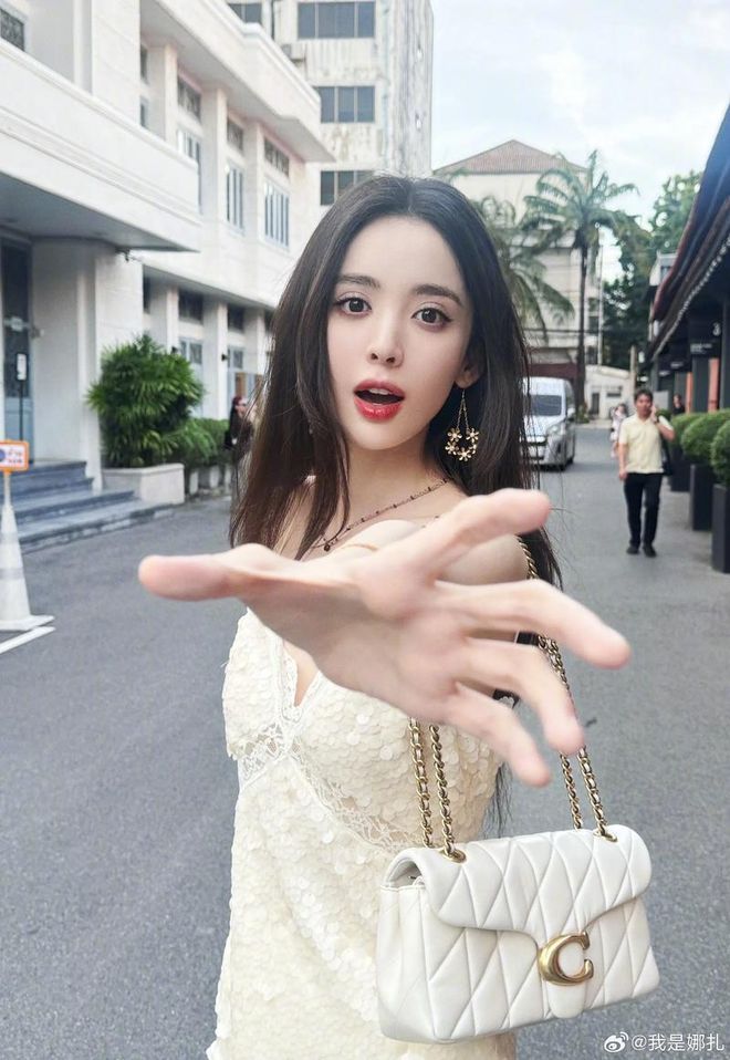 中国美女明星颜值排名榜 内娱颜值排行榜10位美女明星排名 迪丽热巴刘亦菲赵丽颖杨幂古力娜扎杨紫倪妮高圆圆赵露思刘诗诗_中国美女排行榜前十名