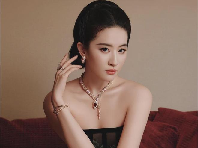 2025年中国美女排行榜_中国美女排行榜前十名_东方美学与西方骨相融合美女