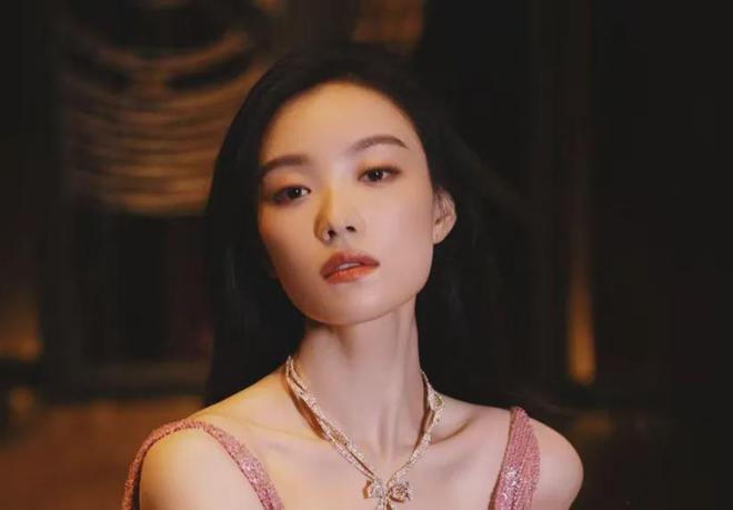 东方美学与西方骨相融合美女_中国美女排行榜前十名_2025年中国美女排行榜