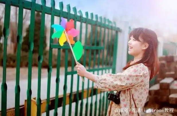 摄影取景构图入门教程下载_人像旅影主体与陪衬_室外人像摄影构图技巧