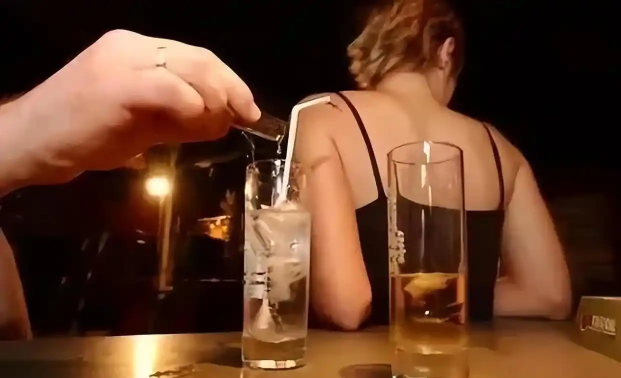 GHB迷奸药_如何防止被下药_隐形药水喝了人会隐形