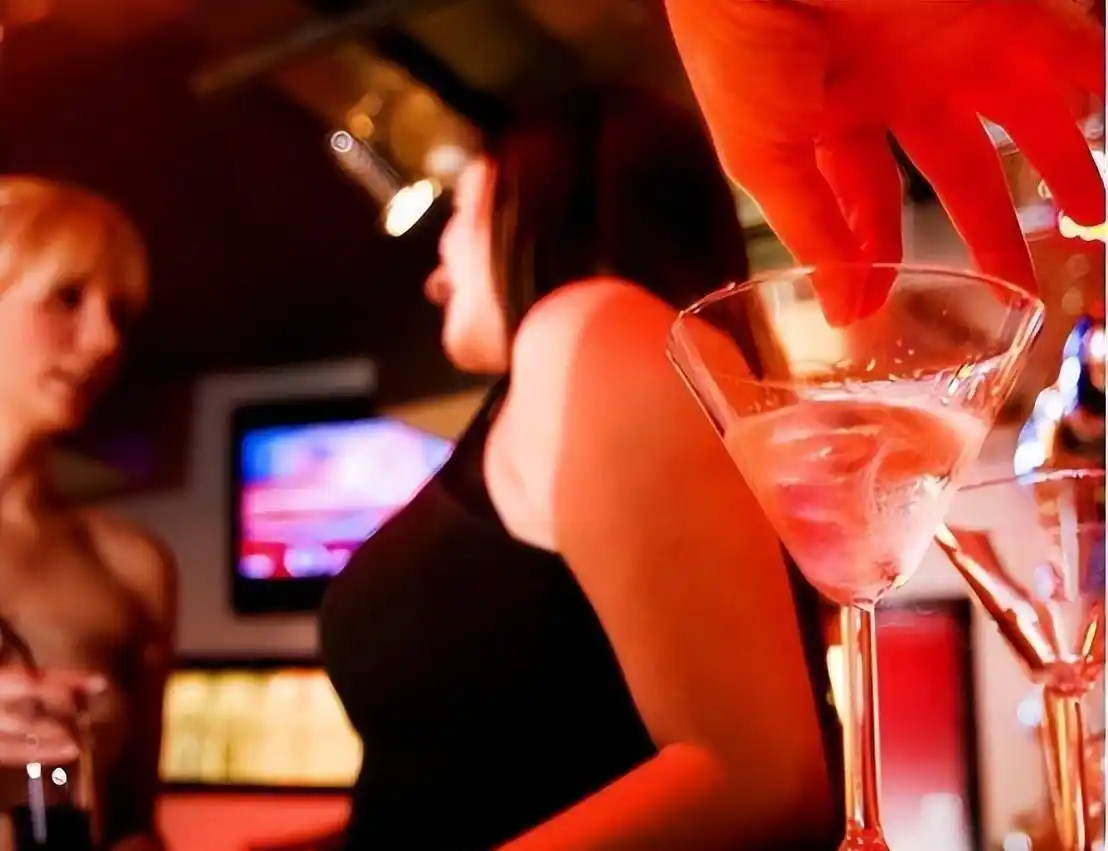 如何预防下药事件_GHB迷奸药_隐形药水喝了人会隐形