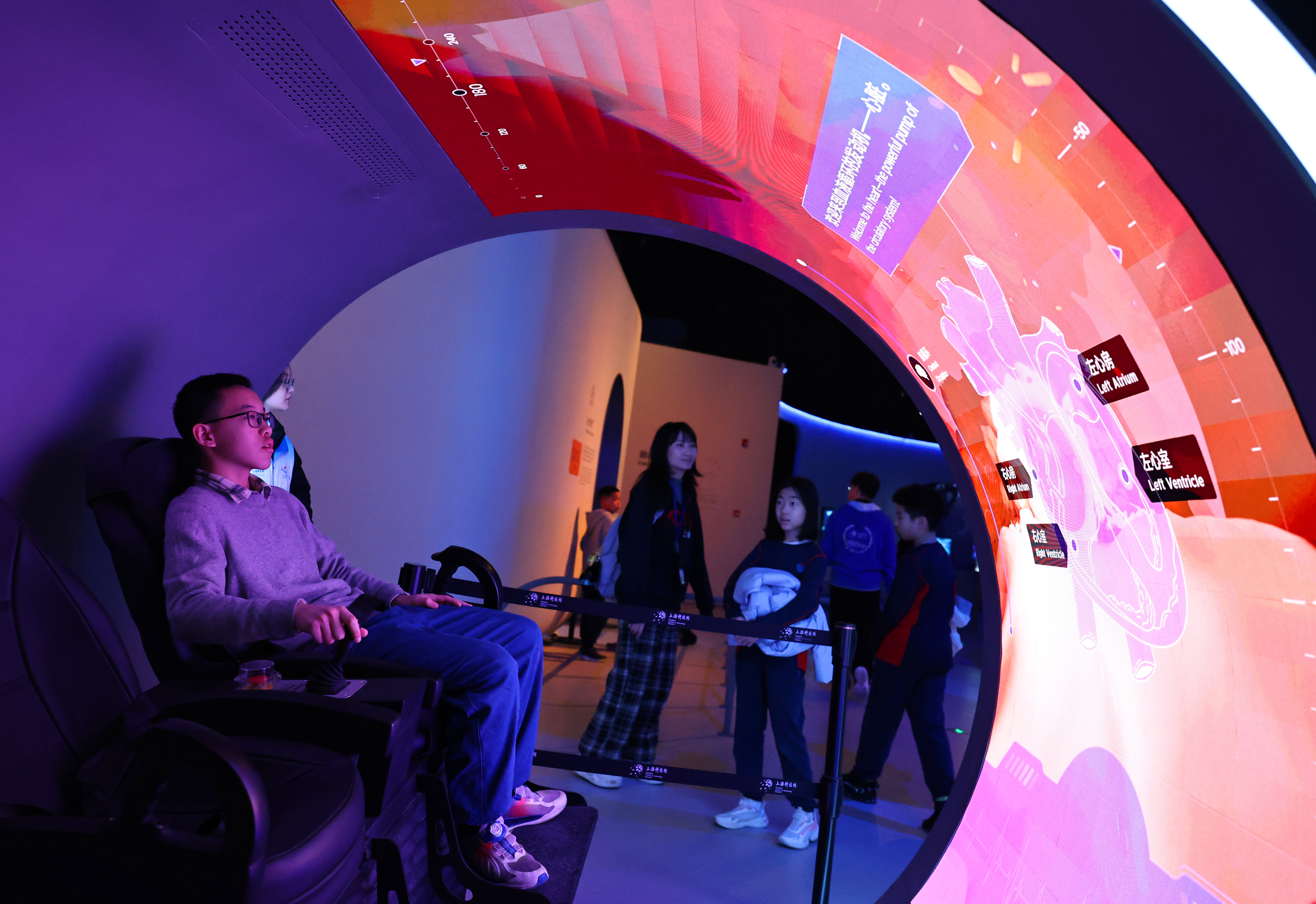 神奇的我展区体感游戏_科技馆地址_上海科技馆展项互动体验