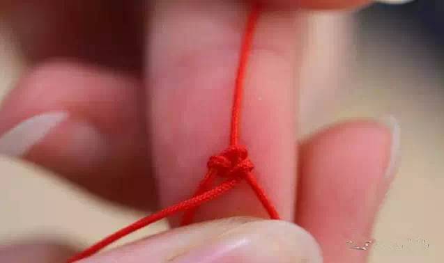 珠宝编绳手链 本命年红绳转运珠 金刚结凤尾结吉祥结万字结团锦结平结_手链打结方法 教法