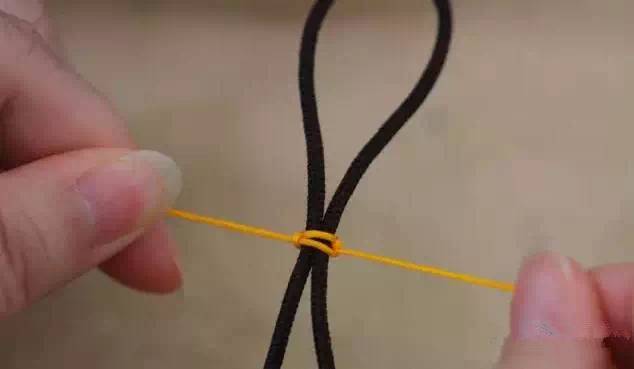 珠宝编绳手链 本命年红绳转运珠 金刚结凤尾结吉祥结万字结团锦结平结_手链打结方法 教法