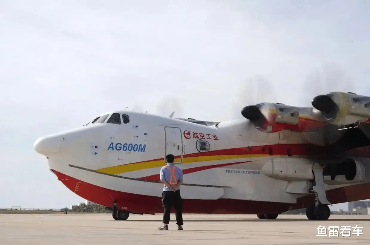 地效飞行器视频_新型地效飞行器_信天翁-5地效飞行器对比