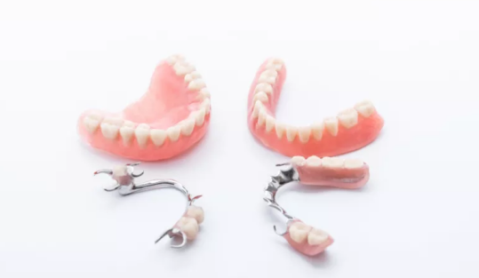 种植牙医院医生选择_种植牙费用多少钱_种植头发需要多钱