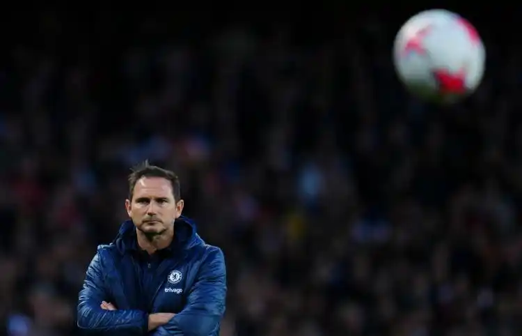 考文垂兰帕德英冠附加赛_回英超！考文垂球迷高举we are back横幅 兰帕德抹了_兰帕德执教考文垂升级之路