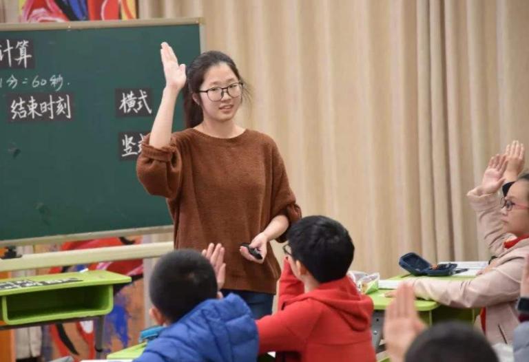 中小学家长会 期末考试不公布分数排名 中等生考试价值_期末考试卷子怎么出的