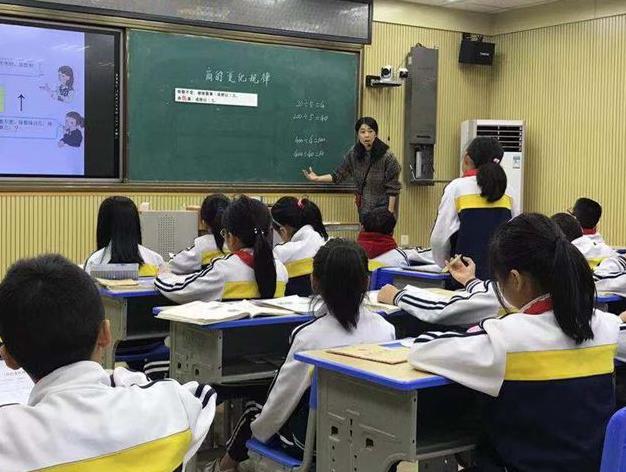 期末考试卷子怎么出的_中小学家长会 期末考试不公布分数排名 中等生考试价值