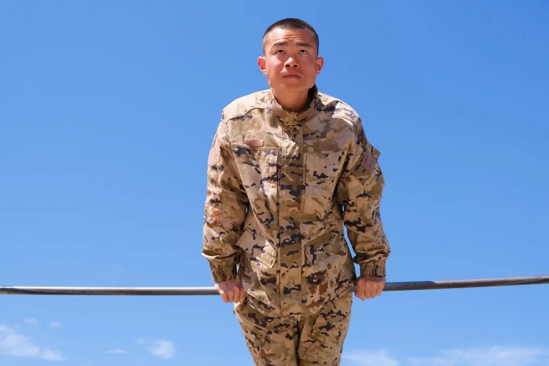 新兵入伍经历_投笔从戎青年故事_参军军训感想