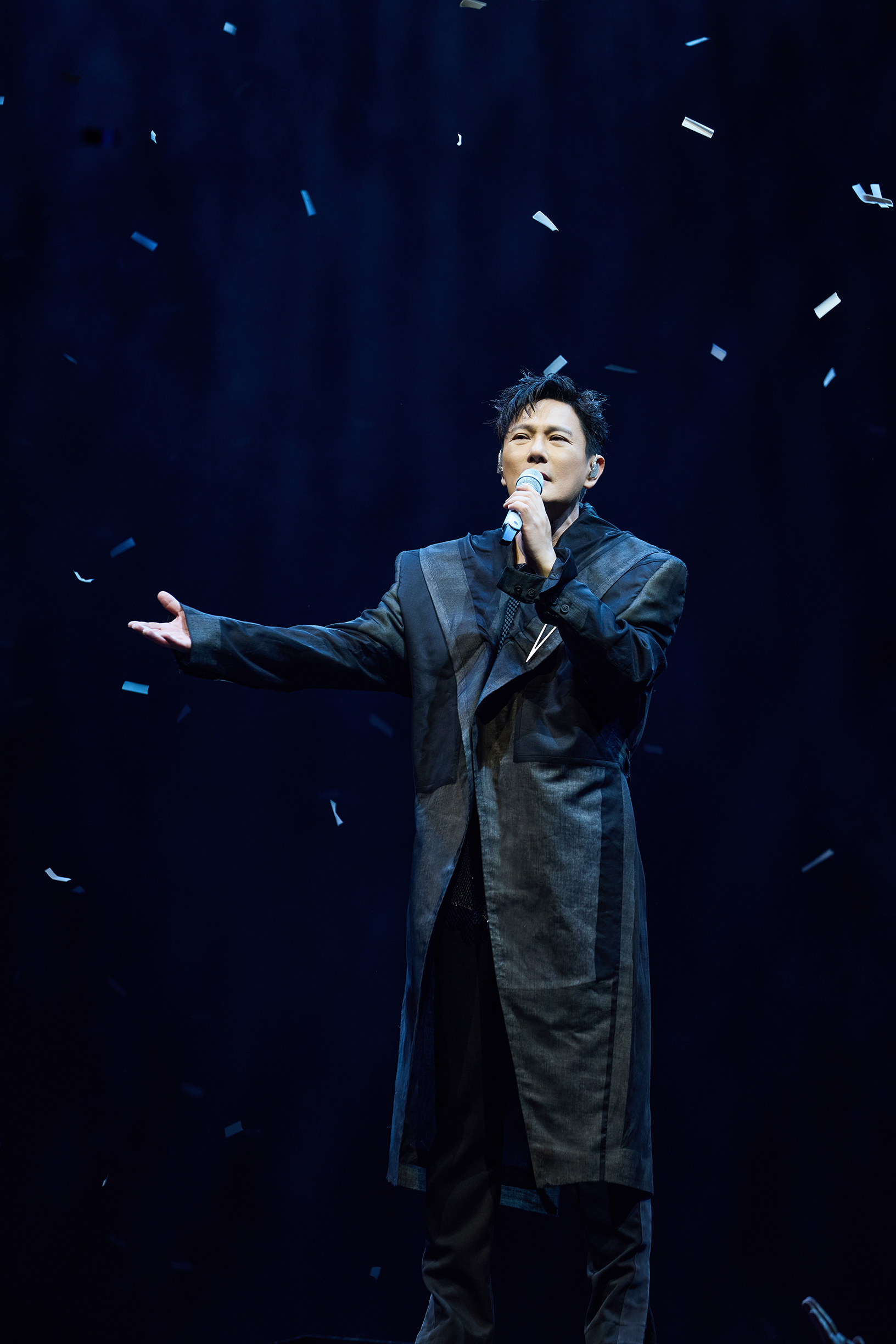 张信哲未来式终极版巡演_张信哲闷骚_张信哲迪拜演唱会