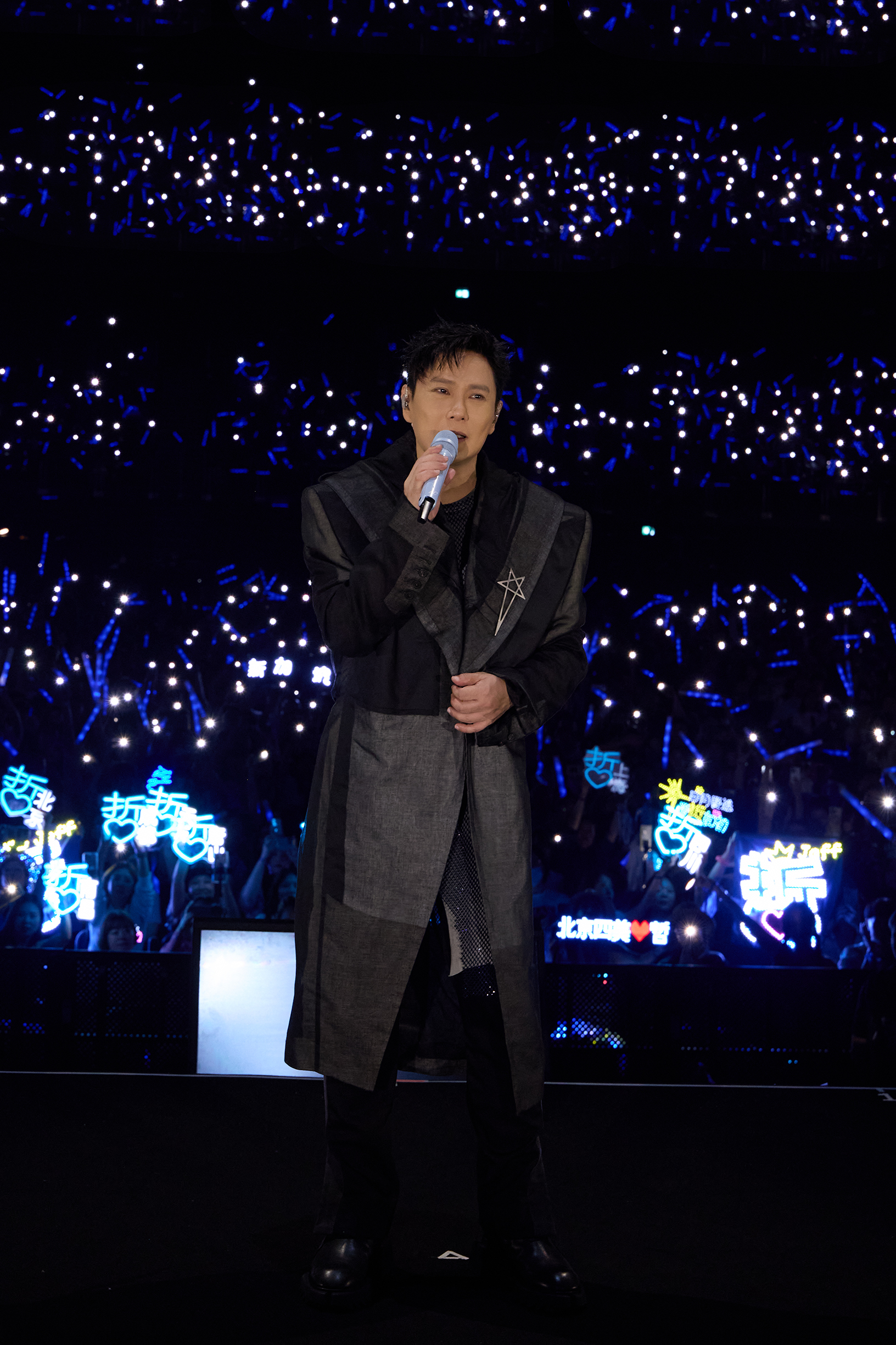 张信哲闷骚_张信哲迪拜演唱会_张信哲未来式终极版巡演