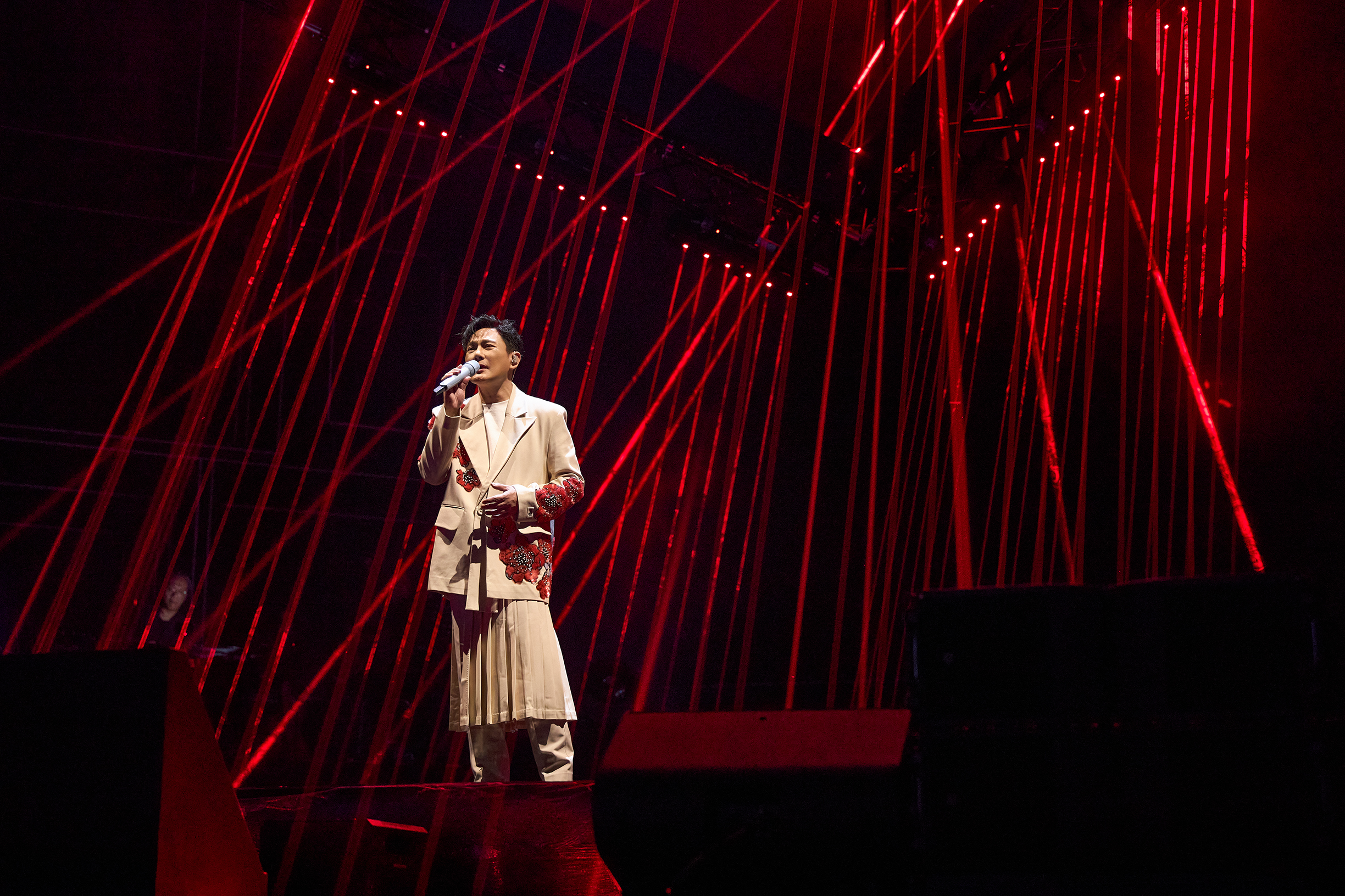 张信哲迪拜演唱会_张信哲闷骚_张信哲未来式终极版巡演