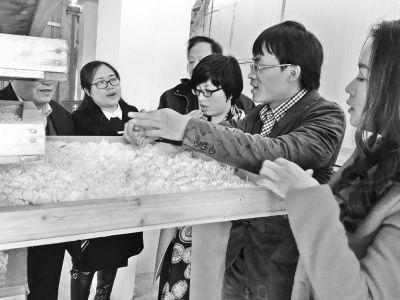 大学生村官论坛_优秀女大学生村官_大学生村官创业经验分享