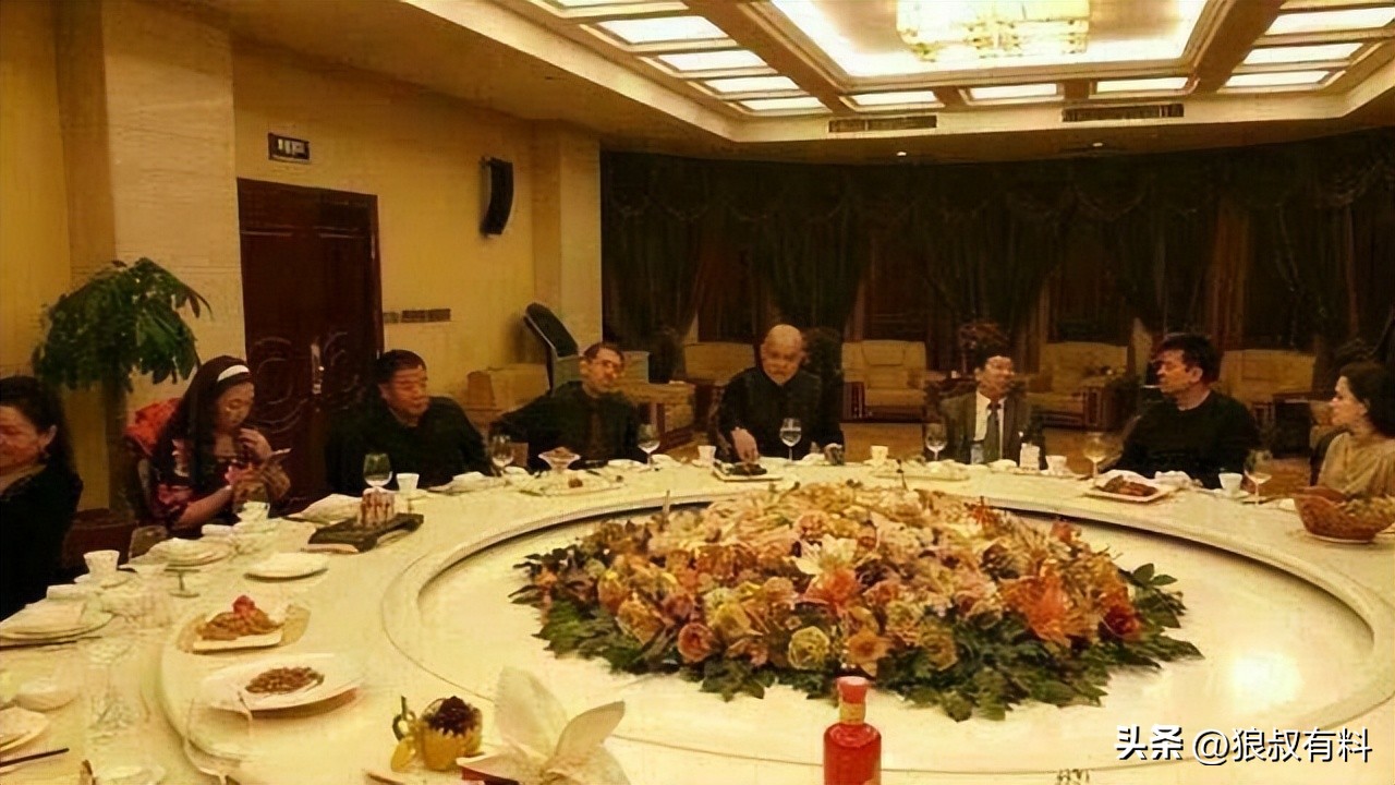 毕福剑饭局视频资源_毕福剑消失8年后现身香港小剧场_毕福剑变卖字画800元被质疑