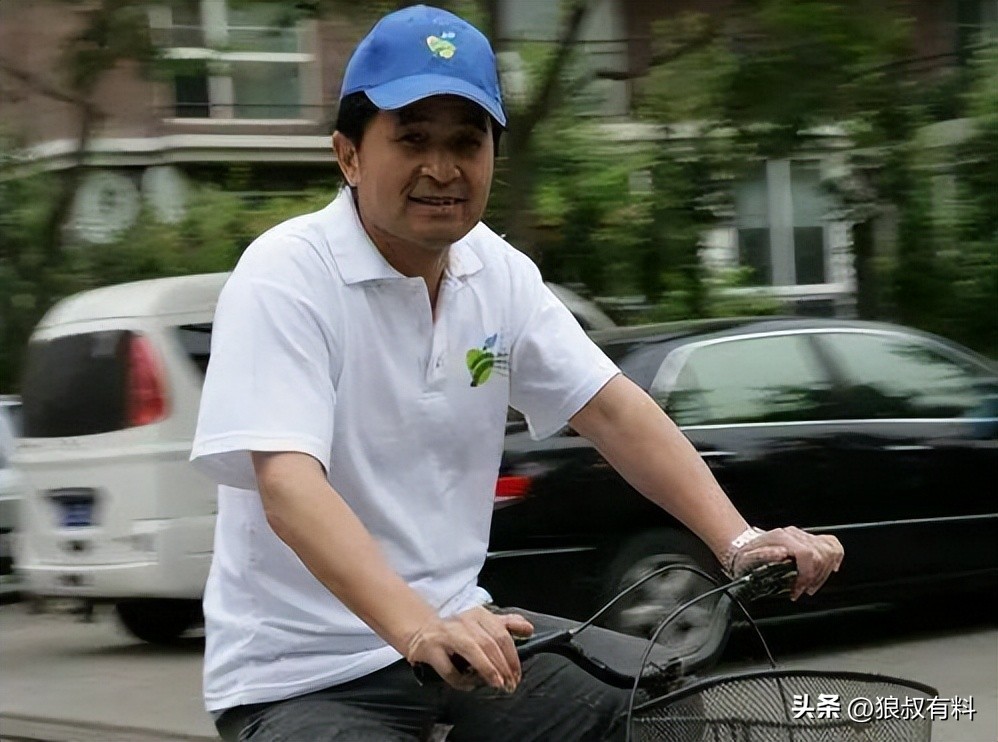 毕福剑变卖字画800元被质疑_毕福剑饭局视频资源_毕福剑消失8年后现身香港小剧场