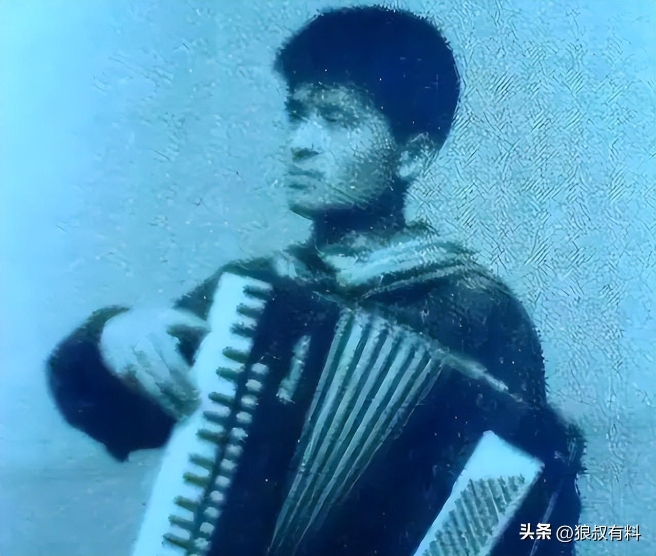 毕福剑变卖字画800元被质疑_毕福剑消失8年后现身香港小剧场_毕福剑饭局视频资源