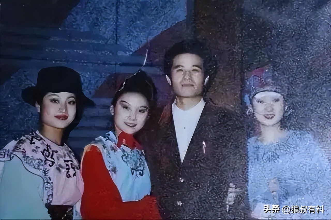 毕福剑消失8年后现身香港小剧场_毕福剑饭局视频资源_毕福剑变卖字画800元被质疑