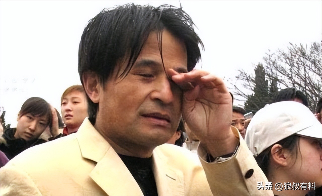 毕福剑消失8年后现身香港小剧场_毕福剑变卖字画800元被质疑_毕福剑饭局视频资源