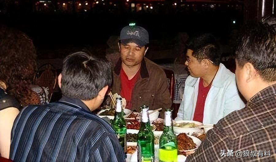 毕福剑饭局视频资源_毕福剑变卖字画800元被质疑_毕福剑消失8年后现身香港小剧场