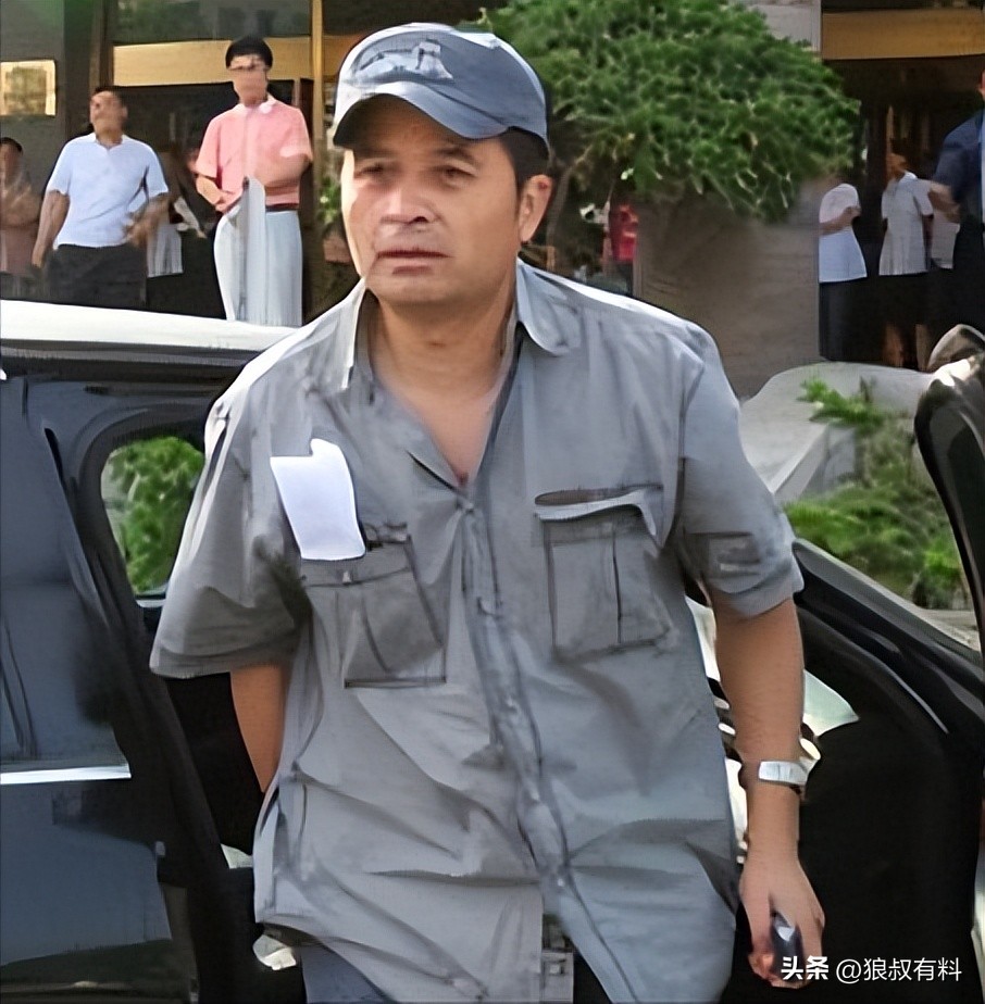 毕福剑消失8年后现身香港小剧场_毕福剑变卖字画800元被质疑_毕福剑饭局视频资源