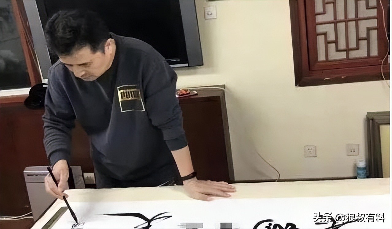 毕福剑饭局视频资源_毕福剑消失8年后现身香港小剧场_毕福剑变卖字画800元被质疑