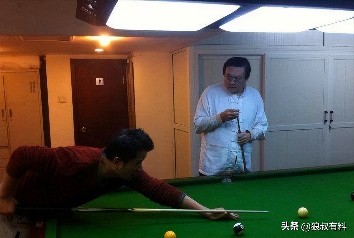 毕福剑饭局视频资源_毕福剑变卖字画800元被质疑_毕福剑消失8年后现身香港小剧场