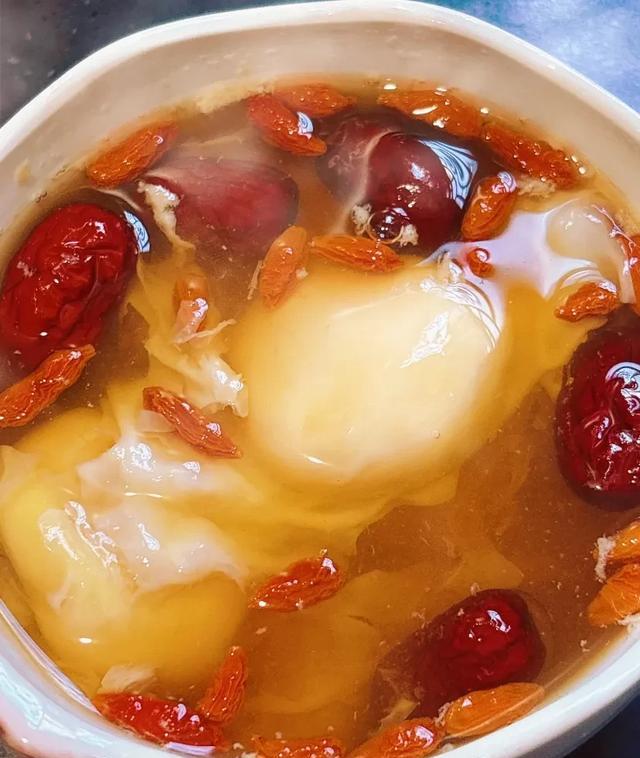 春天女性喝什么汤好_气血亏虚汤方_当归乌鸡汤做法