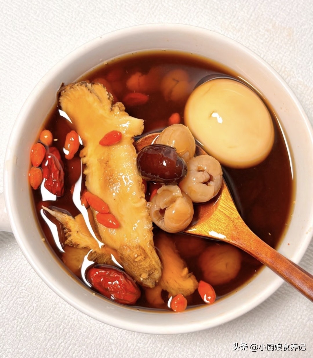 春天女性喝什么汤好_补气血当归黄芪红枣桂圆鸡蛋汤_女生专属回春汤做法