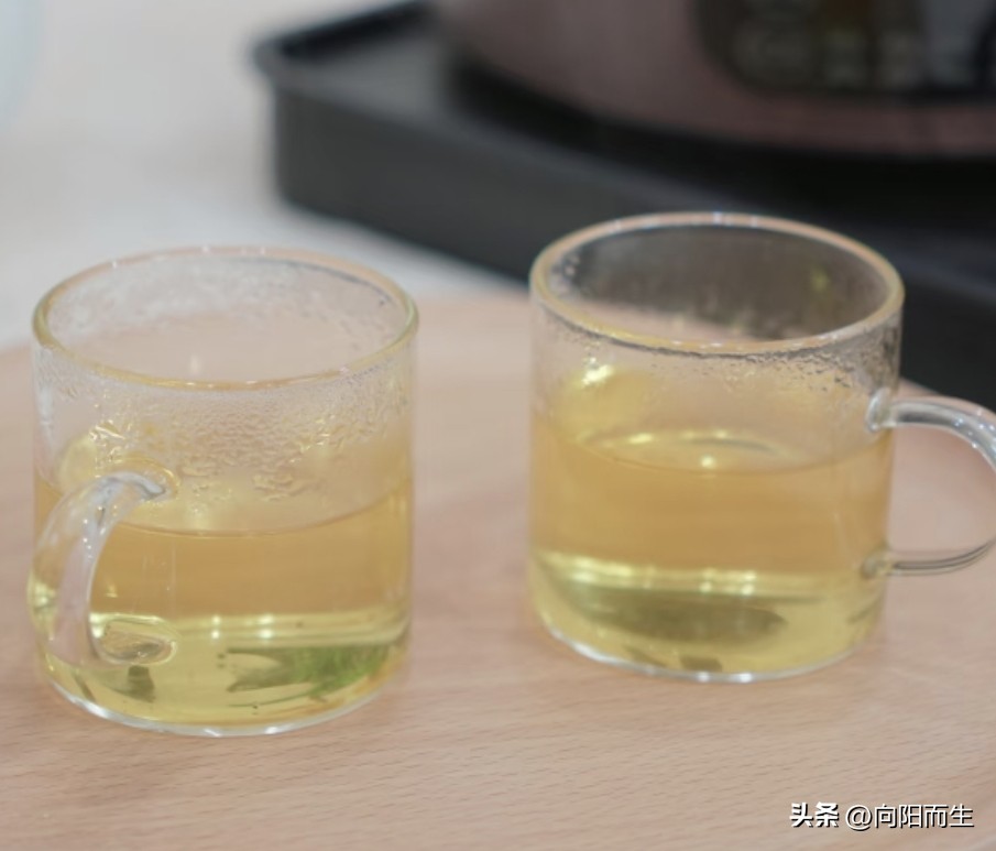 春天女性喝什么汤好_金银花蒲公英茶_清热解毒_家常养生水