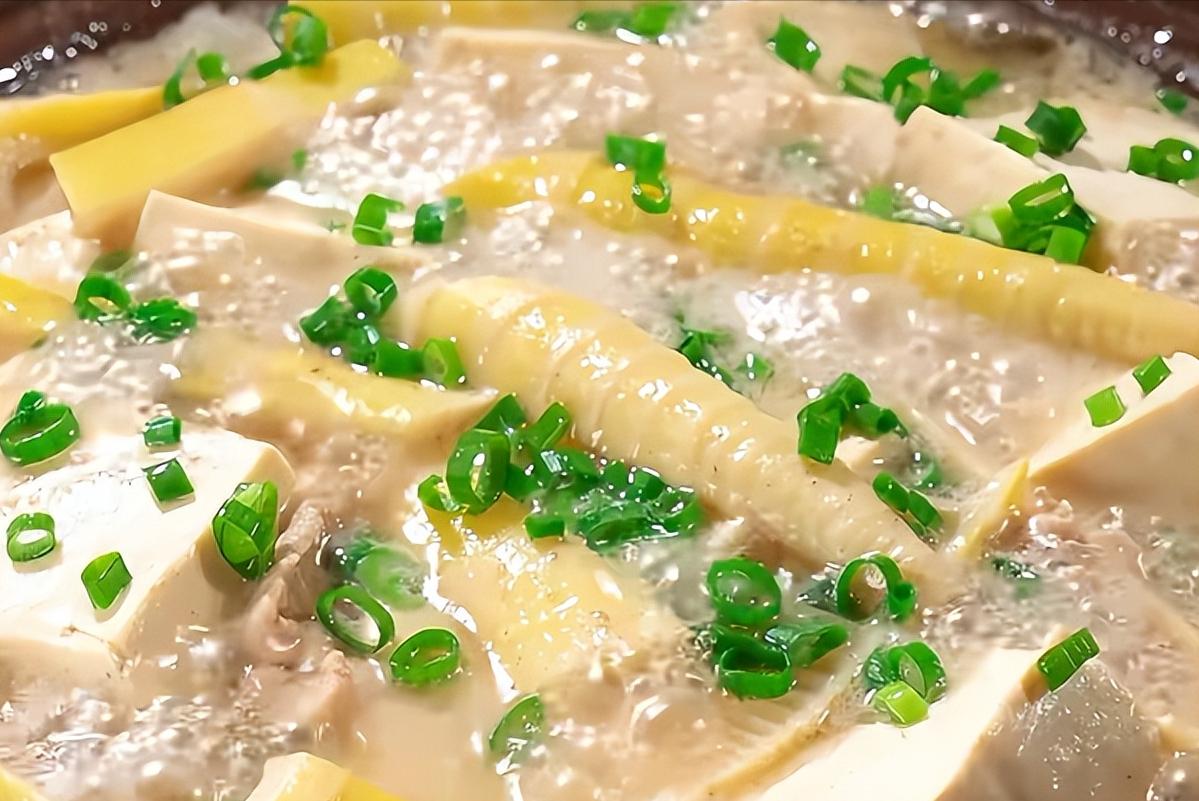 春天女性喝什么汤好_春季清淡汤饮_菠菜鸡蛋汤做法