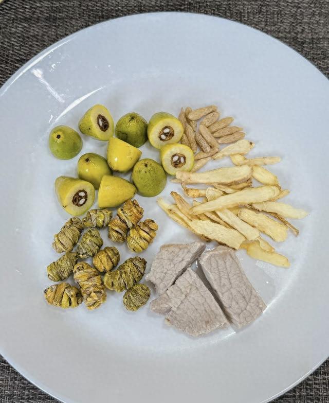 春天女性喝什么汤好_广东春燥食疗方_青橄榄石斛玉竹麦冬瘦肉汤