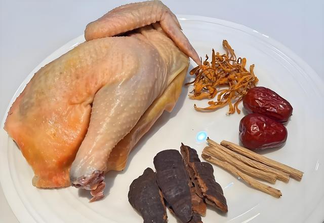 灵芝红枣鸡汤做法_春天喝汤_春天女性喝什么汤好