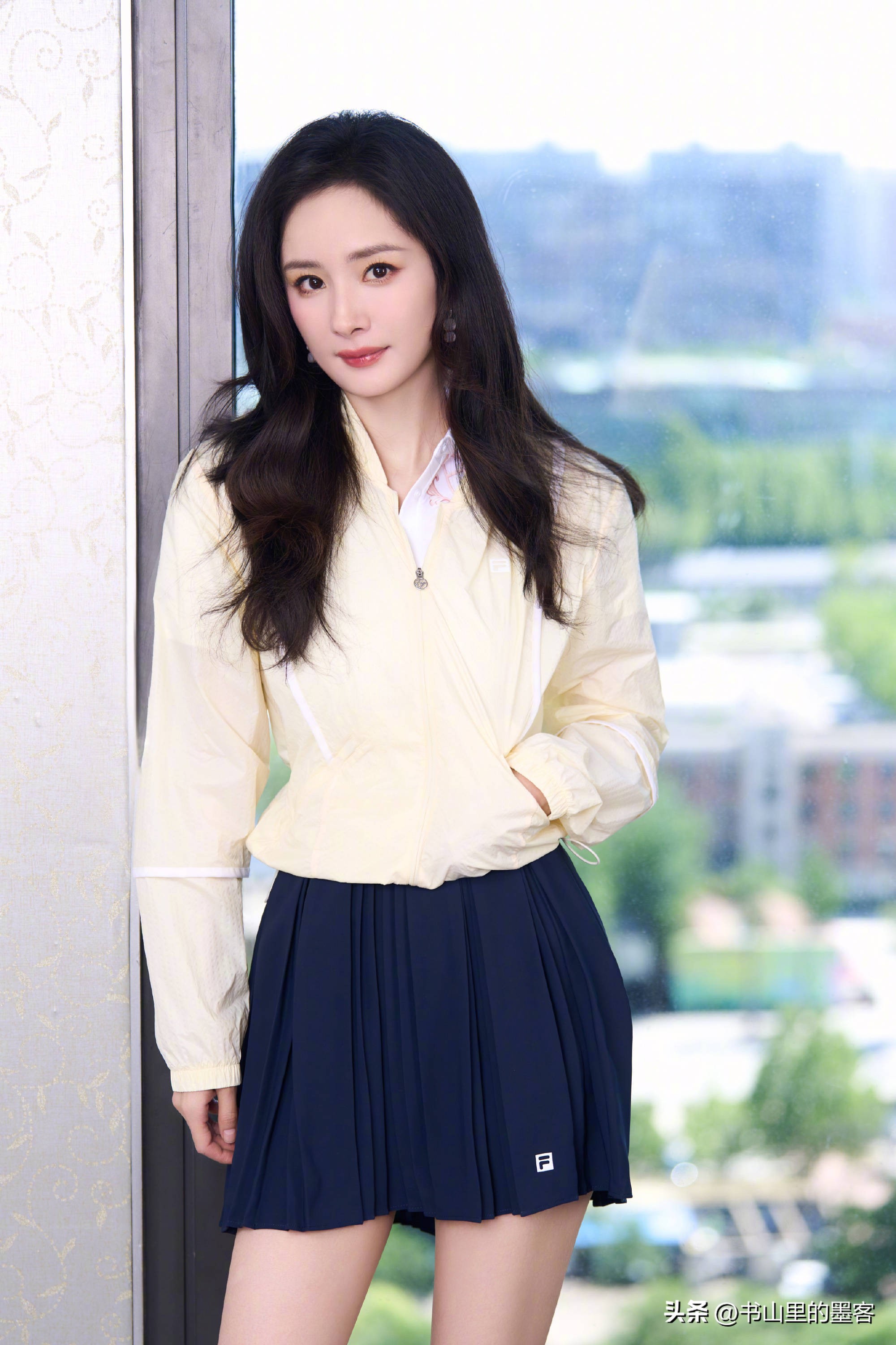 杨幂近期照片2026_杨幂微博之夜风波_杨幂AWE展会造型争议